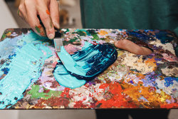 LQX_BIO-BASED_PRODUCT-IN-USE_PALETTE-KNIFE-MIXING.jpg