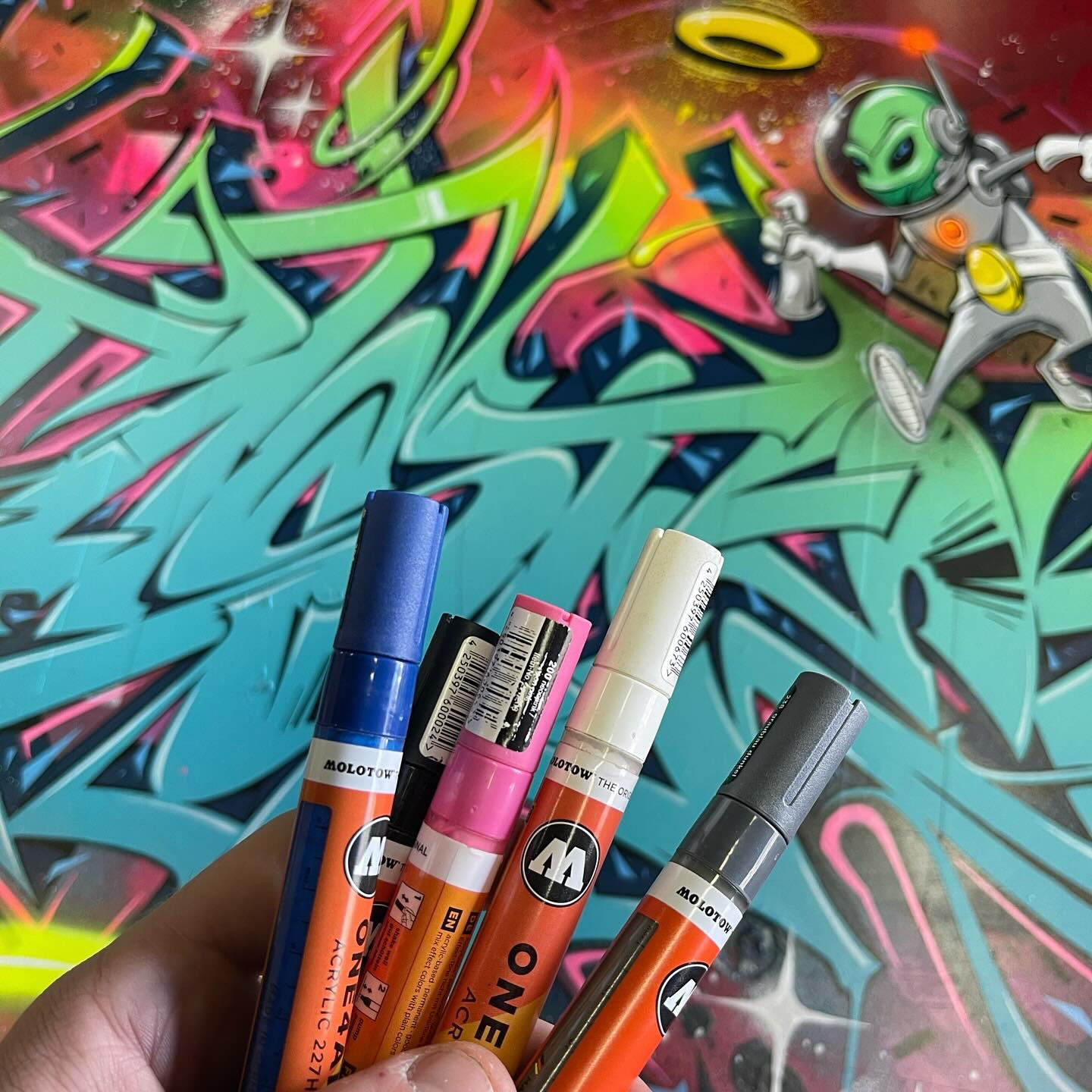 Molotow-One4All-4mm-Marker-Hervulbare-Acrylmarker-voor-Kunst-DIY-03-18.jpg